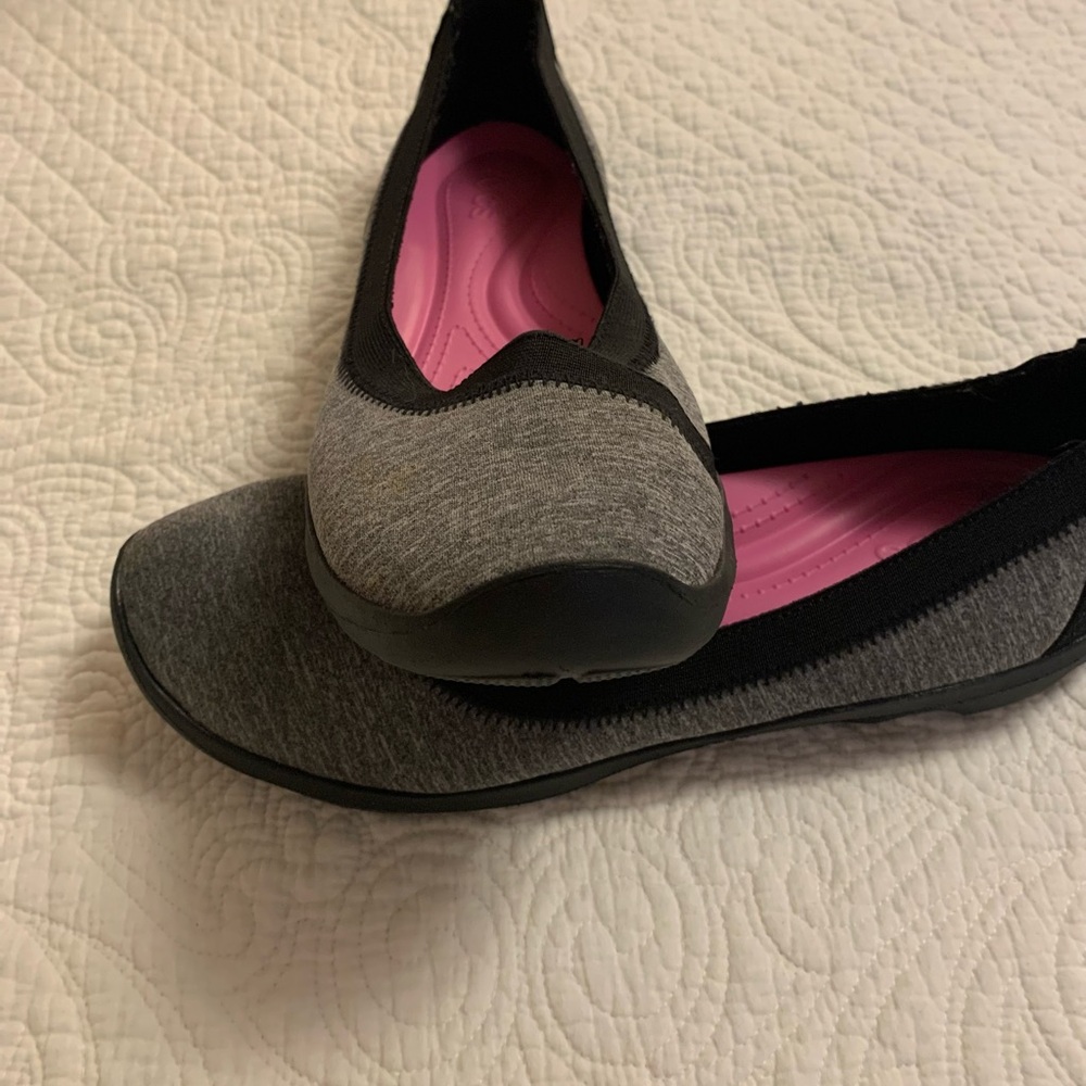 CROCS Women's Business Day Stretch Skimmer Gray and Black Flats - Picture 3 of 9